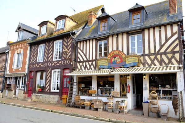 ブブロン村の街並み